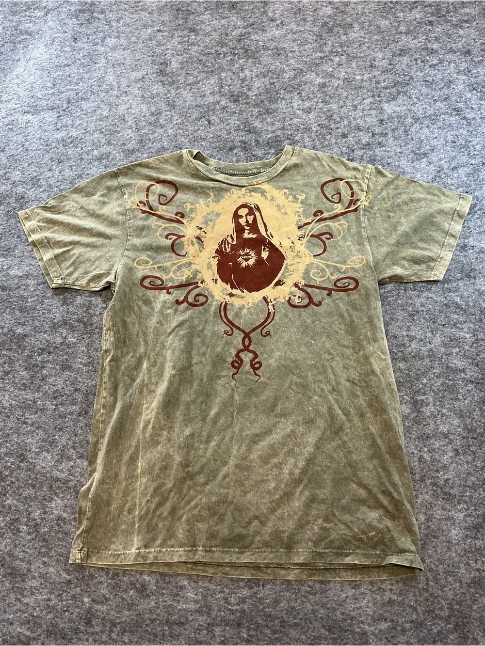 Second Skin Y2K Vintage-Inspired Olive Graphic Tee with Maroon Print Size M